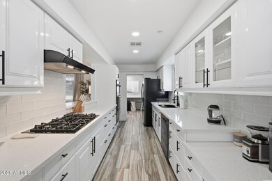 8614 E Jackrabbit Rd, Scottsdale, AZ 85250 - photo 5