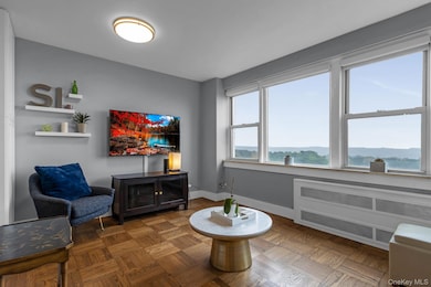 Briar Oaks unit 1208, Bronx, NY 10471 - photo 7