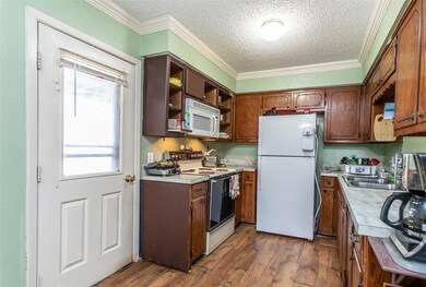 1210 S Clements St, Gainesville, TX 76240 - photo 2