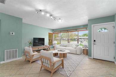 10908 W Elbow Dr, Tampa, FL 33612 - photo 4