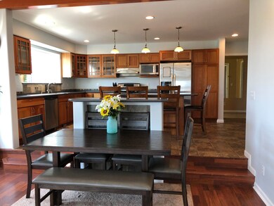 7.Dining
