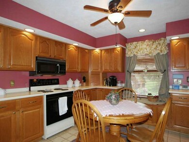 3618 Priscilla Dr, Erie, PA 16506 - photo 4