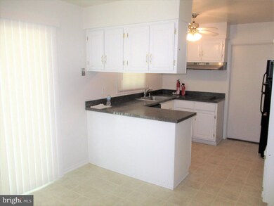 4213 Maylock Ln, Fairfax, VA 22033 - photo 5