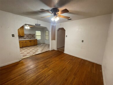 8313 Roswell St, Houston, TX 77022 - photo 6