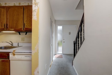 715 Frenchtown Rd unit 31, Bridgeport, CT 06606 - photo 6