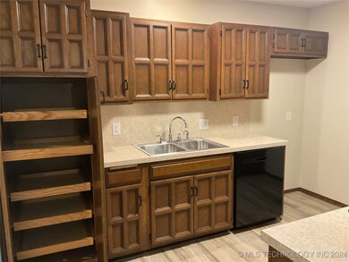 7412 S Elm Ave, Broken Arrow, OK 74011 - photo 6