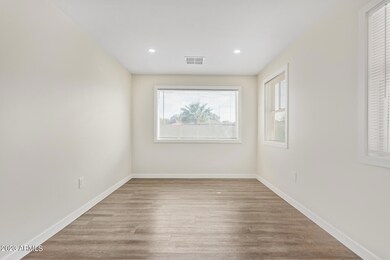 539 W 1st St, Mesa, AZ 85201 - photo 5