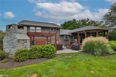 712 W Berger St, Emmaus, PA 18049 - photo 2