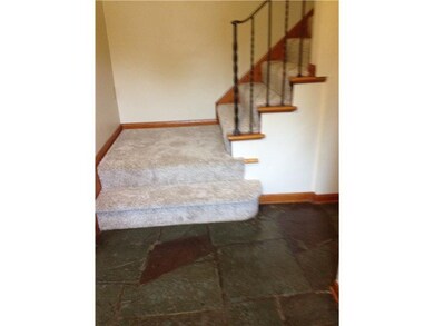 Entry/Foyer.