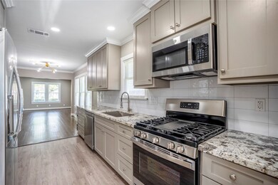 1536 Columbia St, Houston, TX 77008 - photo 4