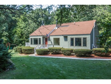 92 Redfield Cir, Derry, NH 03038 - photo 3