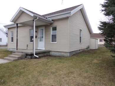 306 Defiance St, Wapakoneta, OH 45895 - photo 2