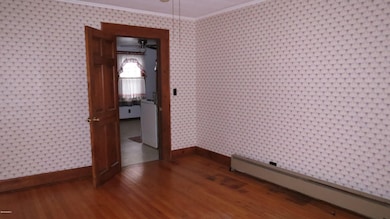 1st level, 1st bedroom