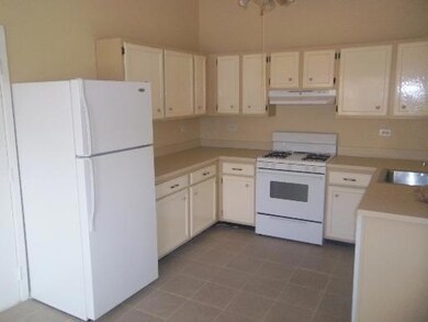 2084 Navarone Dr, Naperville, IL 60565 - photo 4