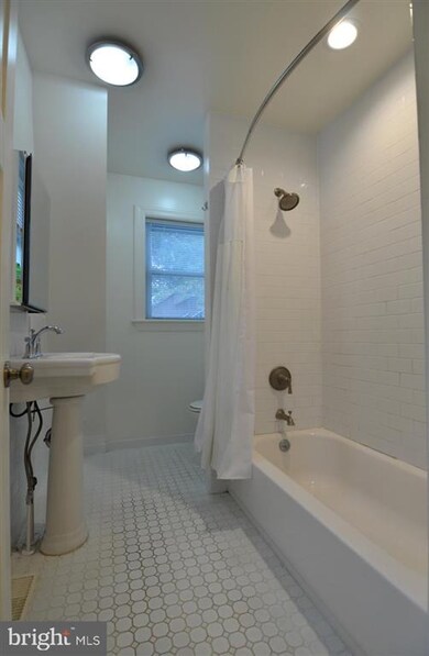 115 Walnut Ave unit 3, Ardmore, PA 19003 - photo 7