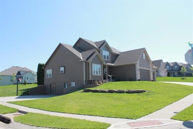 1528 Deer Ridge Ct, Raymore, MO 64083 - photo 2