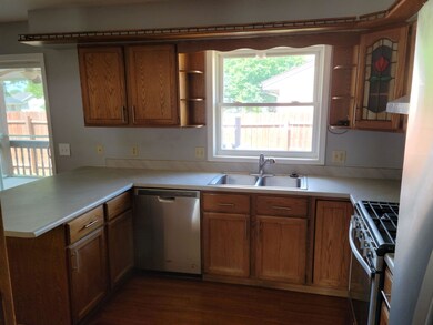 2336 S Chatham St, Janesville, WI 53546 - photo 2