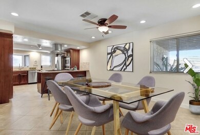 (Virtual staging kitchen)