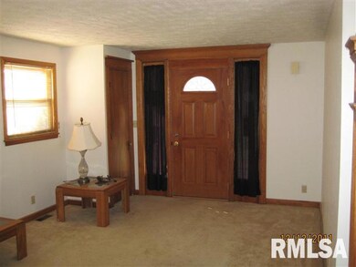 520 4th St, Lincoln, IL 62656 - photo 3