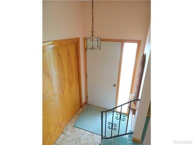 Foyer.