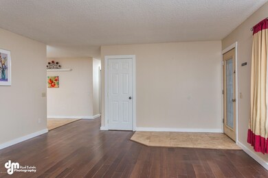 Living Room_Entry 5771-FULL