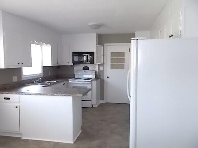 2108 E Willow St, Scottsboro, AL 35768 - photo 3