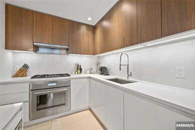 Maxwell Place unit 10G, Hoboken, NJ 07030 - photo 5