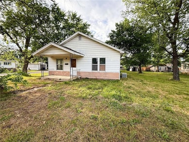 1101 E Sycamore St, Columbus, KS 66725 - photo 3