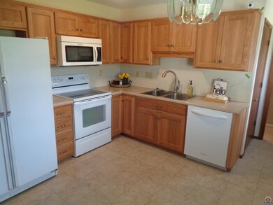 5100 SW 31st St, Topeka, KS 66614 - photo 4