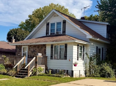 134 N Adams St, Oconto Falls, WI 54154 - photo 2