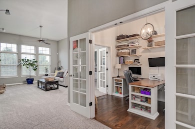 1111 N Gretchen St-15