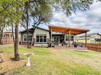 17215 Oak Cliff Cir, Dripping Springs, TX 78620 - photo 2