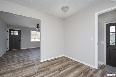 4015 Greenway Dr, Davenport, IA 52804 - photo 4