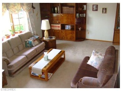 Spacious living room w beautiful bay window