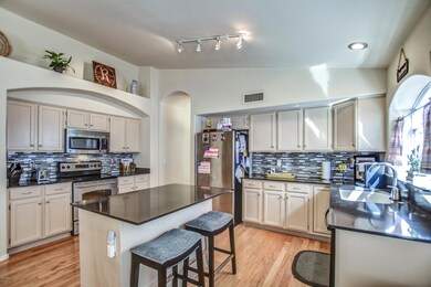KITCHEN 8
