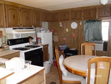 Kitchen/Dining area