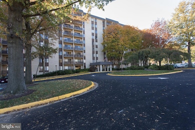 Woodlake Towers unit 821, Falls Church, VA 22044 - photo 5