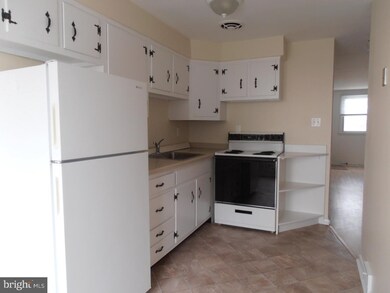 171 Burmont Rd unit 2ND FL, Drexel Hill, PA 19026 - photo 7