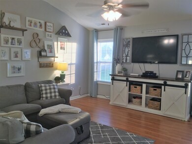 317 Haywood Dr livingroom3