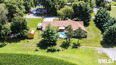 2209 Hillcrest St, Harrisburg, IL 62946 - photo 3