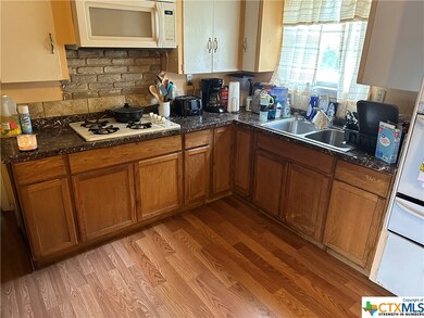 408 Ridge St, Copperas Cove, TX 76522 - photo 2