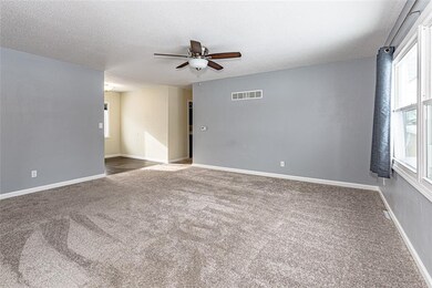 800 S 15th St, Marion, IA 52302 - photo 2