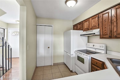 5544 Beach Ct, Cleveland, OH 44134 - photo 3