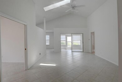 4348 SE Hopetown Terrace-large-009-013-7