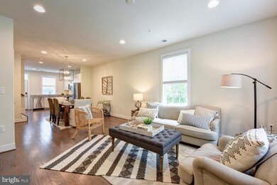 918 Slaters Ln, Alexandria, VA 22314 - photo 5