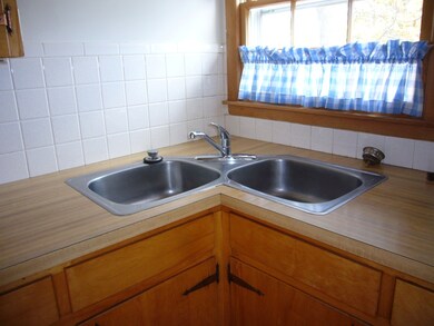 Corner sinks
