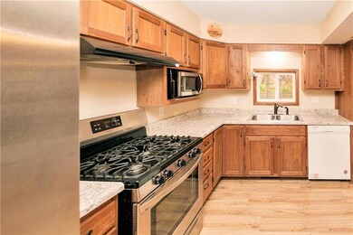 3233 E Clinton Ave, Des Moines, IA 50317 - photo 4