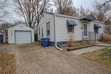 5719 Clark Blvd, Des Moines, IA 50311 - photo 3