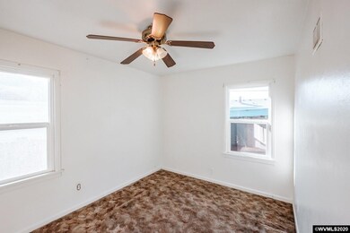 1098 14th Ave SW, Albany, OR 97321 - photo 2