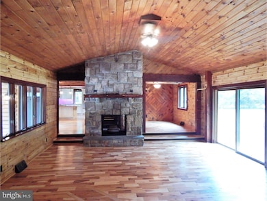 1218 W Bridge St, Spring City, PA 19475 - photo 2